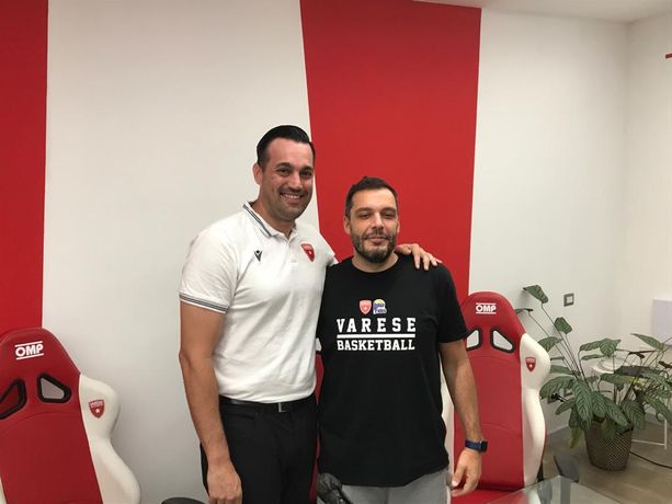 FOTO e VIDEO - Brase e Galbiati, il primo giorno: «La chiamata di Scola? Pelle d’oca…». «Lo small ball? Giochiamo a pallacanestro…» FOTO e VIDEO - Brase e Galbiati, il primo giorno: «La chiamata di Scola? Pelle d’oca…». «Lo small ball? Giochiamo a pallacanestro…»