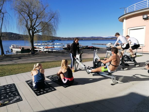 FOTO E VIDEO. Il sorriso e l'esempio dei canottieri olandesi a Varese: «Isolati nel paradiso della Schiranna. Accoglienza fantastica»
