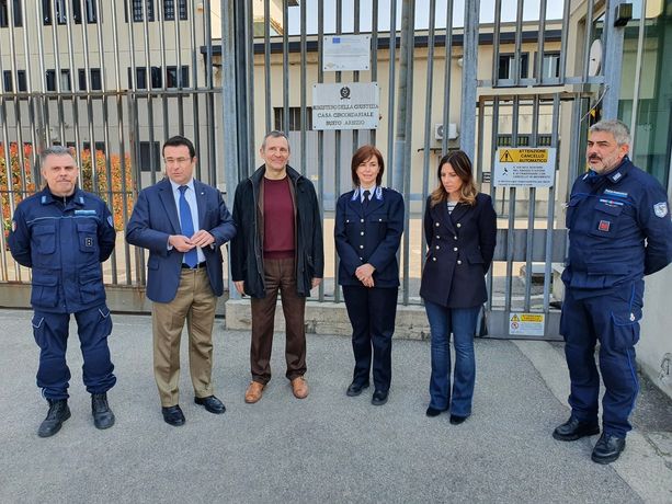Sopralluogo di Candiani e Tovaglieri nel carcere di Busto: «Si affronti il tema dei detenuti psichiatrici» Sopralluogo di Candiani e Tovaglieri nel carcere di Busto: «Si affronti il tema dei detenuti psichiatrici»