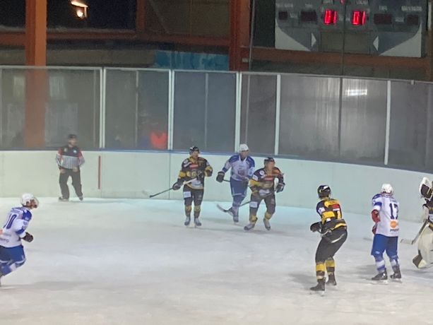 IN DIRETTA - Como-Varese 1-1 al primo intervallo. Gialloneri in inferiorità negli ultimi 8 minuti! IN DIRETTA - Como-Varese 1-1 al primo intervallo. Gialloneri in inferiorità negli ultimi 8 minuti!