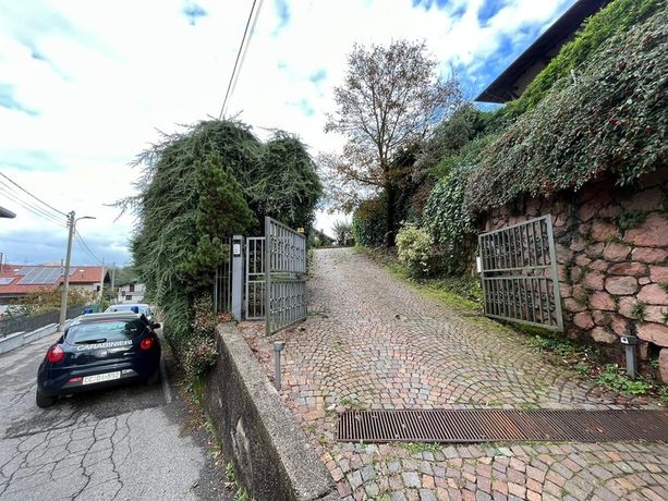 Omicidio-suicidio di Cuasso, la Procura: «Movente da ricondursi a dinamiche familiari non conosciute». Indagini sulla pistola Omicidio-suicidio di Cuasso, la Procura: «Movente da ricondursi a dinamiche familiari non conosciute». Indagini sulla pistola