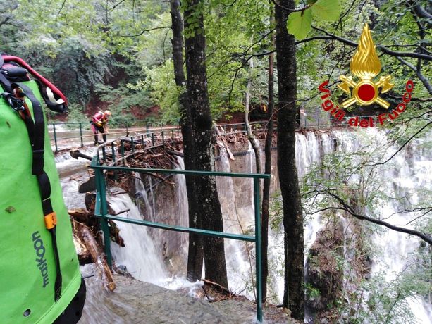FOTO e VIDEO. Maltempo sull'Alto Varesotto, il sindaco di Maccagno: «Danni ingentissimi, ma è ora di ricominciare». Si cerca ancora l'uomo disperso
