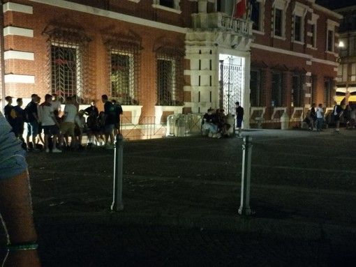 Notti movimentate nelle strade del centro: giro di vite della polizia sulla movida varesina