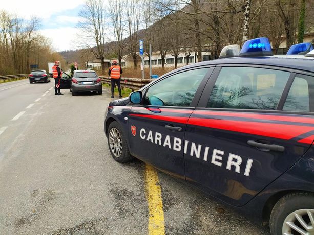 «Vengo da Lodi». E tossisce addosso ai carabinieri per tenerli lontani: un arresto a Cuvio «Vengo da Lodi». E tossisce addosso ai carabinieri per tenerli lontani: un arresto a Cuvio