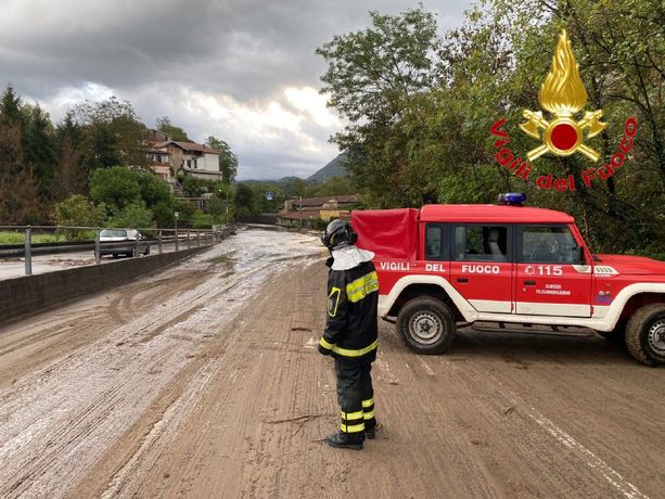 Nubifragio a Luvinate, ritrovato senza vita in un torrente l'uomo disperso. Si lavora nelle case colpite dal fango