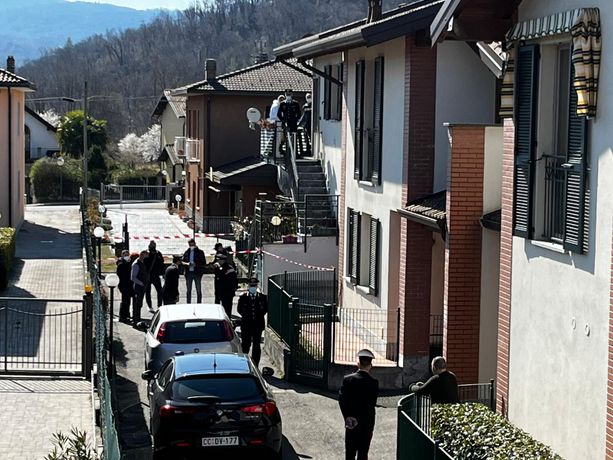 Follia a Mesenzana, uccide nel sonno a coltellate i figli piccoli e si toglie la vita. Lo zio delle vittime: «Niente faceva pensare a qualcosa del genere» Follia a Mesenzana, uccide nel sonno a coltellate i figli piccoli e si toglie la vita. Lo zio delle vittime: «Niente faceva pensare a qualcosa del genere»