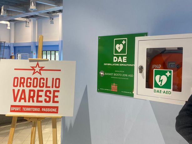 Riparavano smartphone con pezzi di ricambio contraffatti: maxi sequestro della Finanza di Gallarate