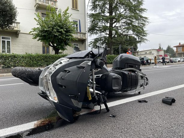FOTO. Scontro auto moto in viale Borri, grave uomo di 59 anni FOTO. Scontro auto moto in viale Borri, grave uomo di 59 anni