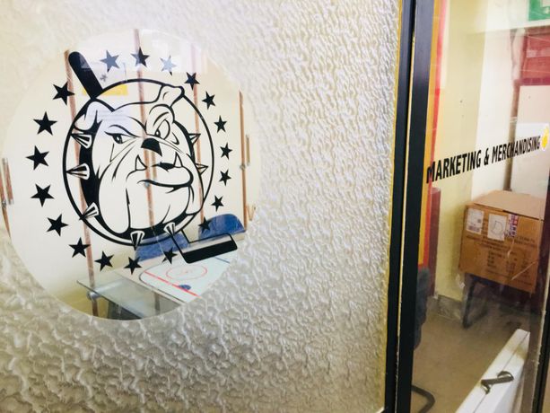 Mastini sfrattati: c'è l'accordo, manca solo la firma. Stasera tifosi al palaghiaccio per incitare la squadra Mastini sfrattati: c'è l'accordo, manca solo la firma. Stasera tifosi al palaghiaccio per incitare la squadra