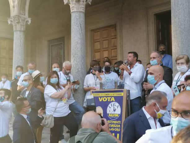 L'investitura di Salvini per Barbara Bison. Lei: «Onorata, vorrei portare una ventata di novità come sindaco di Varese» L'investitura di Salvini per Barbara Bison. Lei: «Onorata, vorrei portare una ventata di novità come sindaco di Varese»