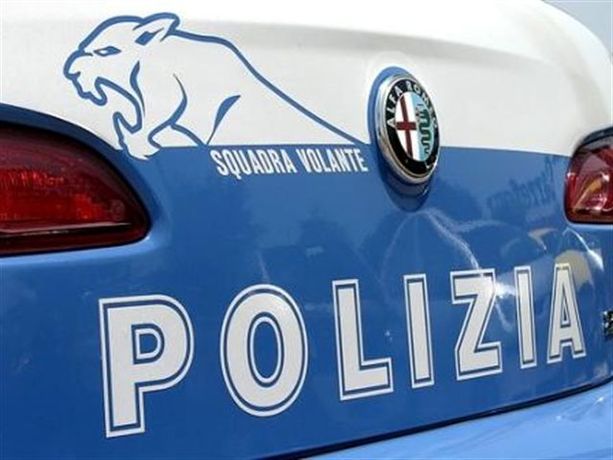 Sequestra la convivente e si barrica in casa, tunisino arrestato dalla Polizia
