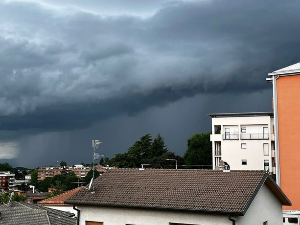 FLASH. Meteo Svizzera dirama in serata l'allerta di grado 3 (pericolo marcato) per temporali violenti FLASH. Meteo Svizzera dirama in serata l'allerta di grado 3 (pericolo marcato) per temporali violenti