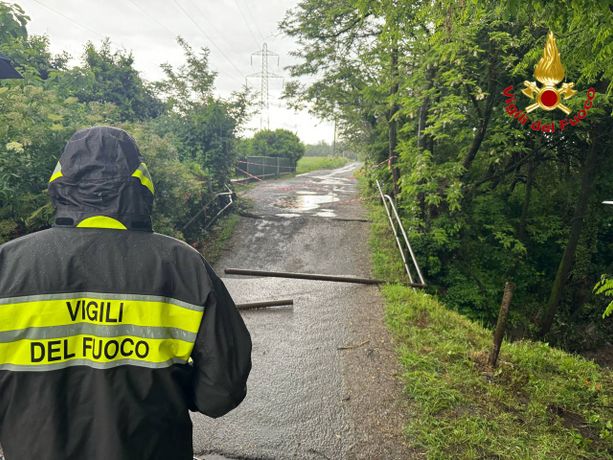 Il maltempo non dà tregua sul Varesotto, anche oggi 23 interventi dei vigili del fuoco