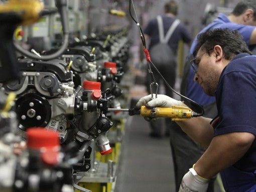 L’Istat stima un tenue aumento dello 0,5% della produzione industriale
