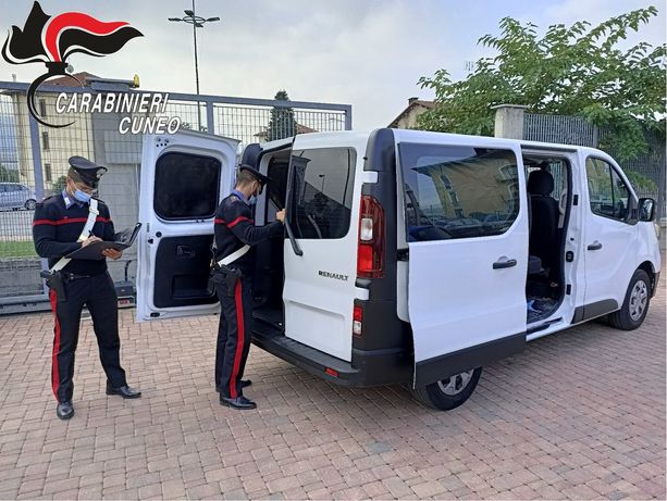 Il colle della Maddalena via di fuga verso la Spagna: fermato un furgone con 9 clandestini e arrestati tre passeur Il colle della Maddalena via di fuga verso la Spagna: fermato un furgone con 9 clandestini e arrestati tre passeur