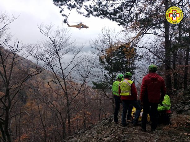 Pomaretto: cercatore di funghi infortunato, recuperato dal Soccorso Alpino Pomaretto: cercatore di funghi infortunato, recuperato dal Soccorso Alpino