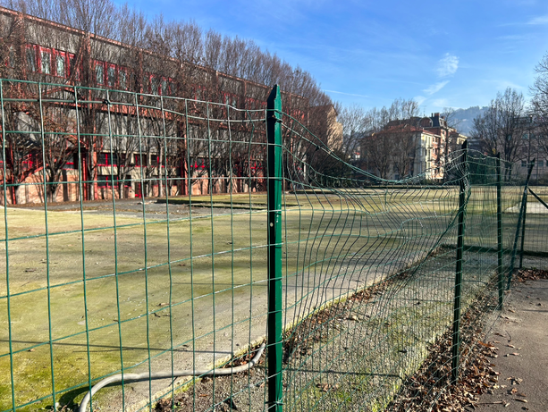 Area Parri: dopo la demolizione della scuola, lo spaccio continua indisturbato [FOTO]