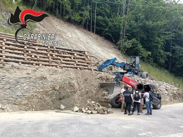 Lavoratori in nero e segnaletica stradale assente nei cantieri: oltre 27mila euro di multe Lavoratori in nero e segnaletica stradale assente nei cantieri: oltre 27mila euro di multe