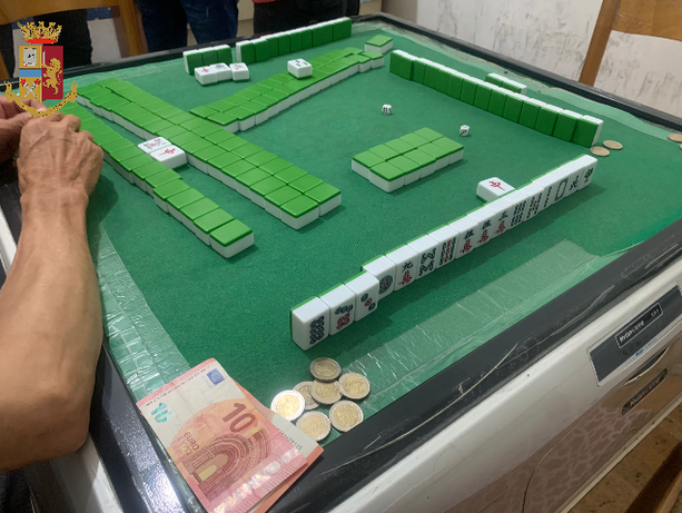 Barriera di Milano, l'appartamento era una sala da gioco clandestina: 5 denunciati Barriera di Milano, l'appartamento era una sala da gioco clandestina: 5 denunciati