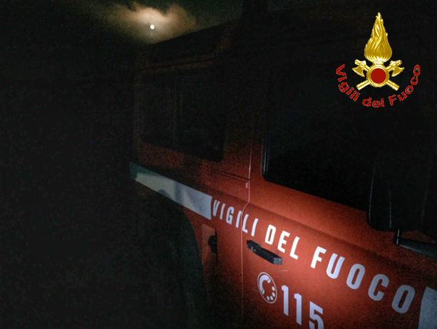 Incendio all'alba in appartamento di via Bellini, all'interno una donna con i suoi animali. Intervento ancora in corso