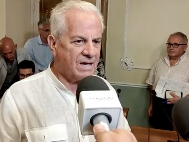 Crisi idrica, vertice in Prefettura a Imperia, Scajola: “Quattro ore di stop ai rubinetti per cercare di contenere l'emergenza” (video) Crisi idrica, vertice in Prefettura a Imperia, Scajola: “Quattro ore di stop ai rubinetti per cercare di contenere l'emergenza” (video)