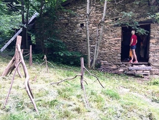 Cinque anni di arrivi e ripartenze per artisti di tutto il modo alla Casa col Forno di Rorà Cinque anni di arrivi e ripartenze per artisti di tutto il modo alla Casa col Forno di Rorà