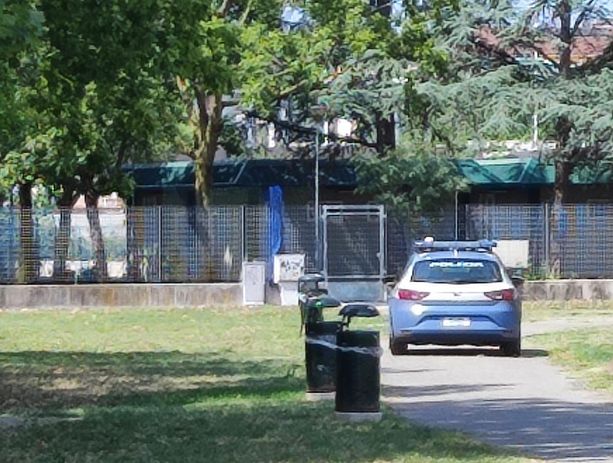 In via Cigna il centro anziani è assediato da pusher e tossicodipendenti: “Ora basta” In via Cigna il centro anziani è assediato da pusher e tossicodipendenti: “Ora basta”