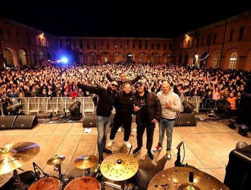 Esce online il video di ‘Lambada’ dei salentini Boomdabash con Paola e Chiara Esce online il video di ‘Lambada’ dei salentini Boomdabash con Paola e Chiara