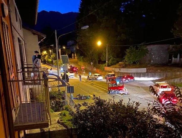 Schianto sulla statale 394 a Gemonio, due feriti di cui uno grave. In volo anche l'elisoccorso Schianto sulla statale 394 a Gemonio, due feriti di cui uno grave. In volo anche l'elisoccorso