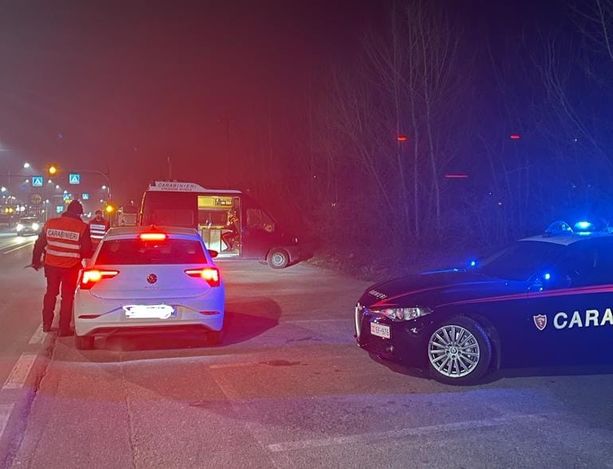 Stresa, 40enne svizzero denunciato, aveva un coltello a scatto di 19 centimetri