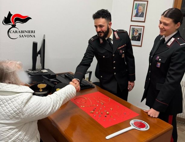 Truffa del "finto Carabiniere": anziana di Cairo raggirata per 26mila euro, indagato un giovane straniero, recuperata parte del denaro