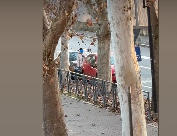 Arrestato dalla polizia il vandalo delle auto rosse ad Asti Arrestato dalla polizia il vandalo delle auto rosse ad Asti