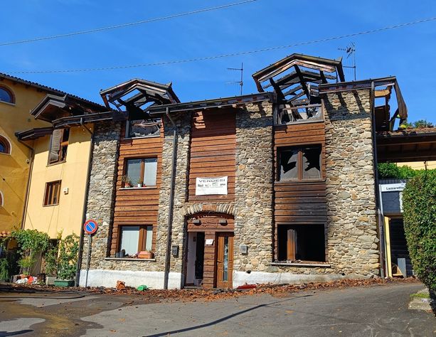 Notte di fuoco a Cadegliano Viconago, incendio distrugge tre case