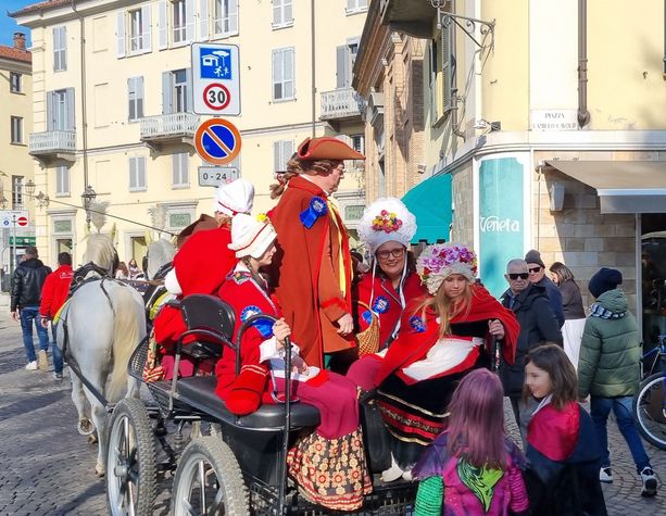 A Pinerolo è tempo di Carnevale con un Gianduja che parla di gentilezza