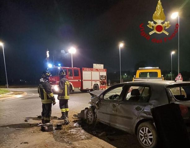 Muore nell’auto finita fuori strada a Fossano. Di Centallo la vittima Muore nell’auto finita fuori strada a Fossano. Di Centallo la vittima