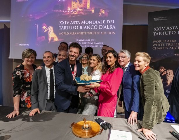 Asta Mondiale del Tartufo Bianco d'Alba: vola a Hong Kong il lotto finale da oltre 1.000 grammi [GALLERY e VIDEO]