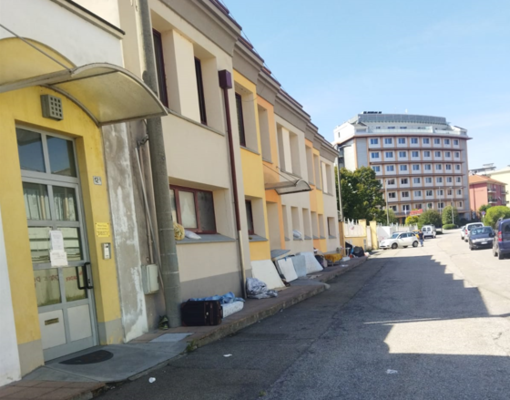 Alba, durante la chiusura del Cpa di via Pola l'accoglienza temporanea sarà nella palestra comunale della Macrino