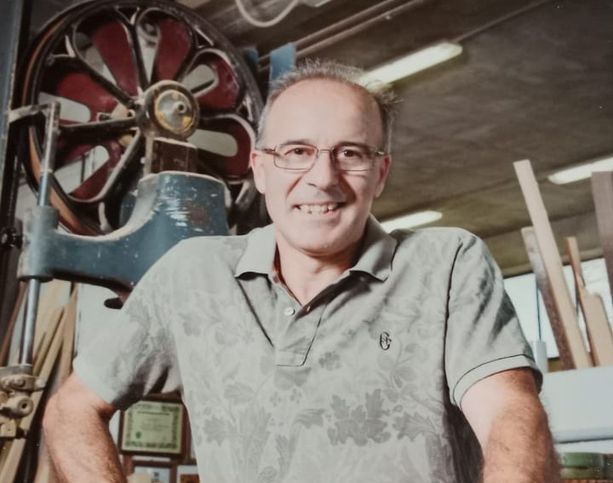 Dal ciclismo all'arte del legno: la Falegnameria Prandi e Contini di Sangiano compie 80 anni