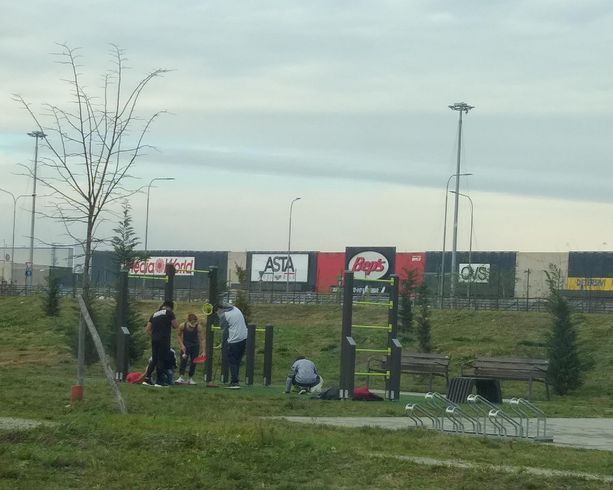 Chivasso: minorenni ripuliscono il parco dopo averlo devastato