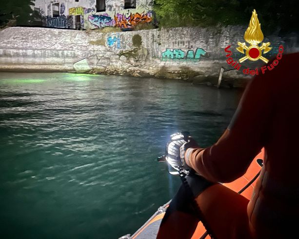 Ancora senza esito le ricerche del 21enne scomparso ieri nel lago a Caldè