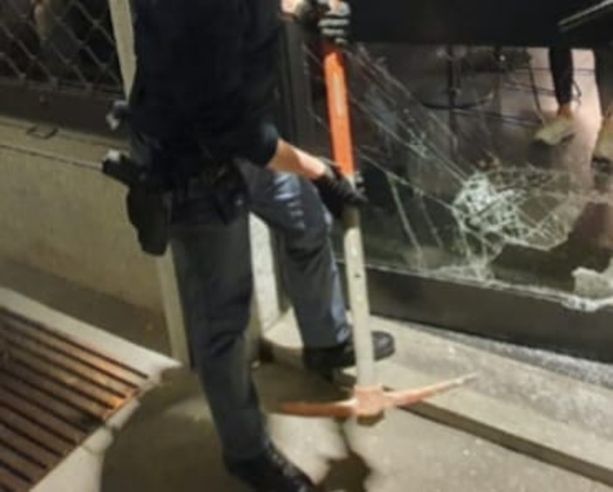 Due spaccate nel corso della notte: quattro persone arrestate da parte della Polizia