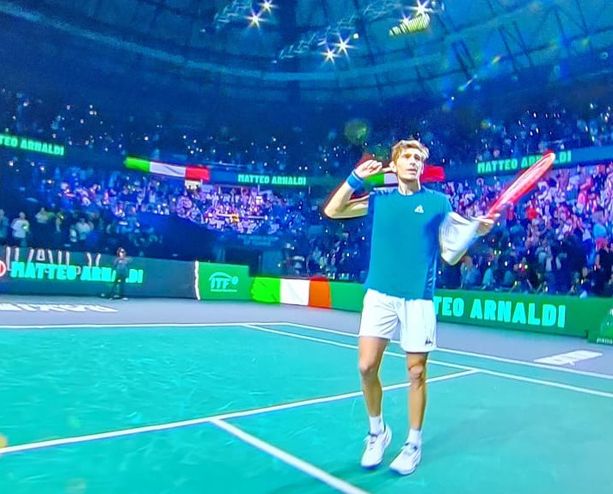 Super Matteo! Il sanremese Arnaldi batte Popyrin e porta all'Italia il primo punto nella finale di Davis