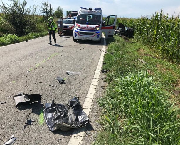 Violento scontro frontale in località San Vittore a Fossano: un ferito grave elitrasportato all'ospedale di Cuneo