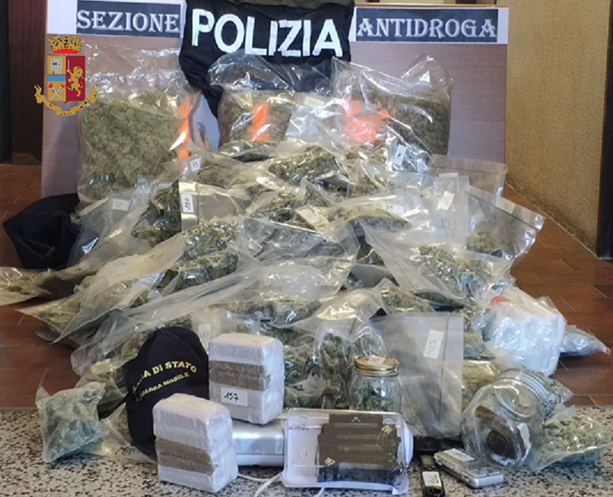 15 chili di droga in garage e 22 mila euro in contanti in casa, arrestato spacciatore di Masnago 15 chili di droga in garage e 22 mila euro in contanti in casa, arrestato spacciatore di Masnago