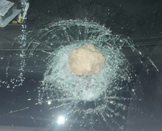 Bagnasco, sassi contro un'auto in corsa sulla statale 28 Bagnasco, sassi contro un'auto in corsa sulla statale 28