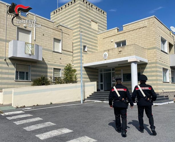 Pregiudicati rubano 3 carte di credito: arrestati a Toirano dai Carabinieri Pregiudicati rubano 3 carte di credito: arrestati a Toirano dai Carabinieri