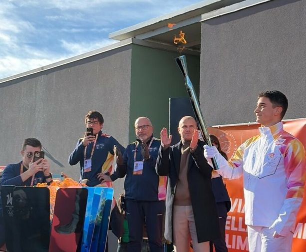 Dal tatami alla fiaccola di Milano-Cortina 2026: tra i tedofori anche il campione albissolese di Jiu-Jitsu Simone Monti