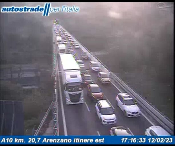 Autostrade, sette chilometri di coda per i cantieri in A10, ma dovrebbe essere l'ultimo weekend di disagi