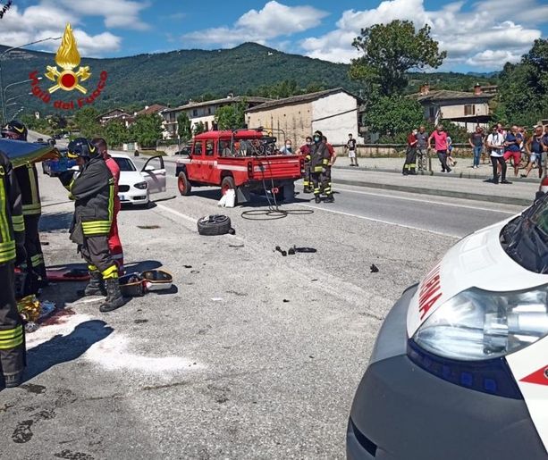 Frontale a Bagnolo, sulla strada per Montoso: morta una 25enne Frontale a Bagnolo, sulla strada per Montoso: morta una 25enne