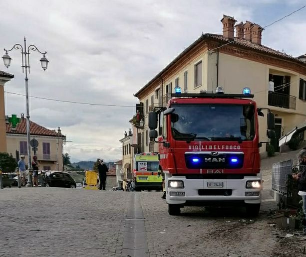 Monforte, auto falcia gruppo di turisti nella piazza del paese: un morto e quattro feriti